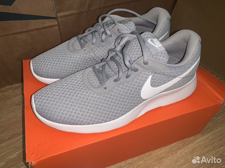 Новые Nike Tanjun(US9.5)оригинал adidas asics puma