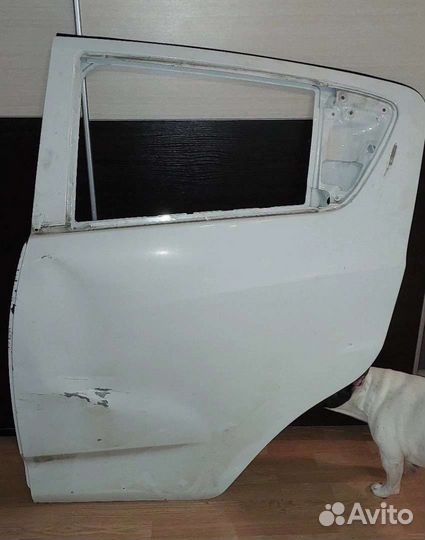 Задняя лева дверь chevrolet spark (битая)