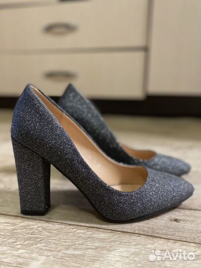 Продам туфли(одевала 1 раз) и босоножки