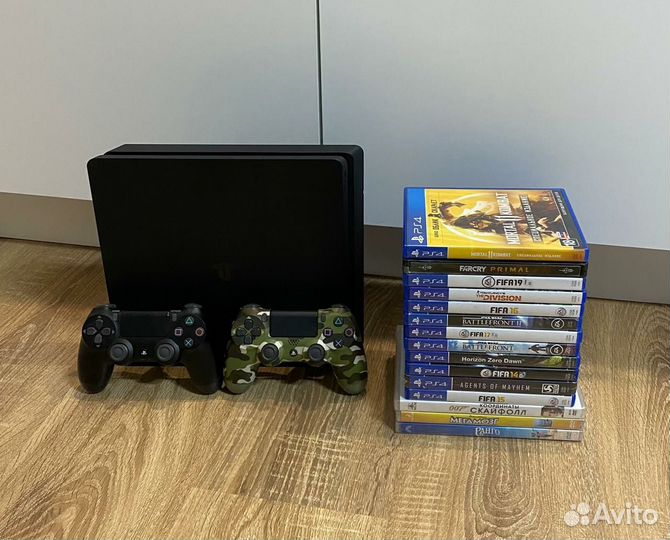 Sony PS4 Slim (1 TB) + 2 геймпада + 15 дисков