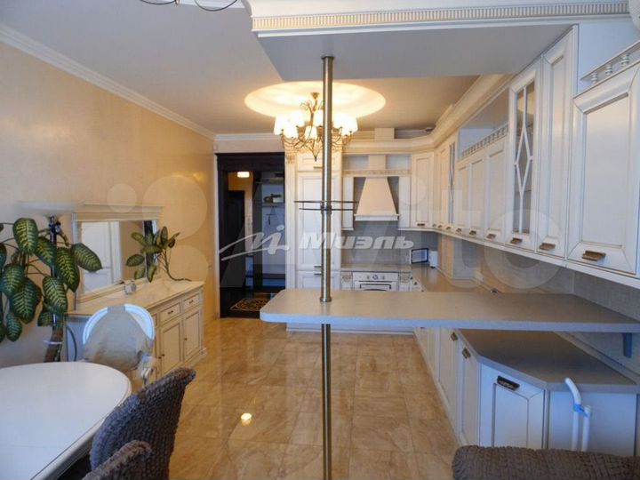 2-к. квартира, 100 м², 2/10 эт.