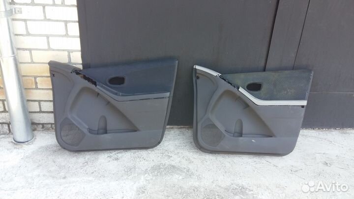 Продам обшивку правой передней двери toyota yaris