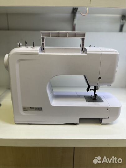 Швейная машина Minerva White Star 11