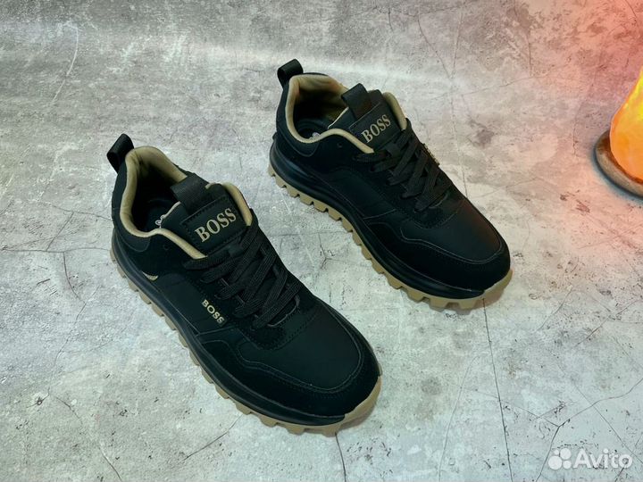 Кроссовки Boss эргономичные