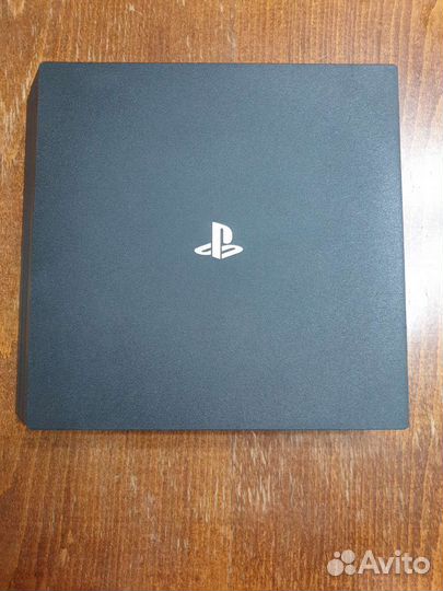 Sony playstation 4 pro 1tb (CUH-7208B)