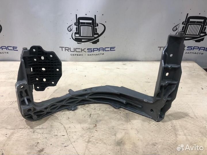 2479061 Кронштейн фары прав. Scania 6