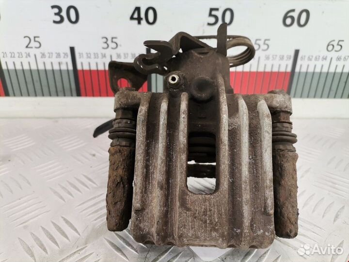 Суппорт задний левый Volkswagen Passat B5 2001