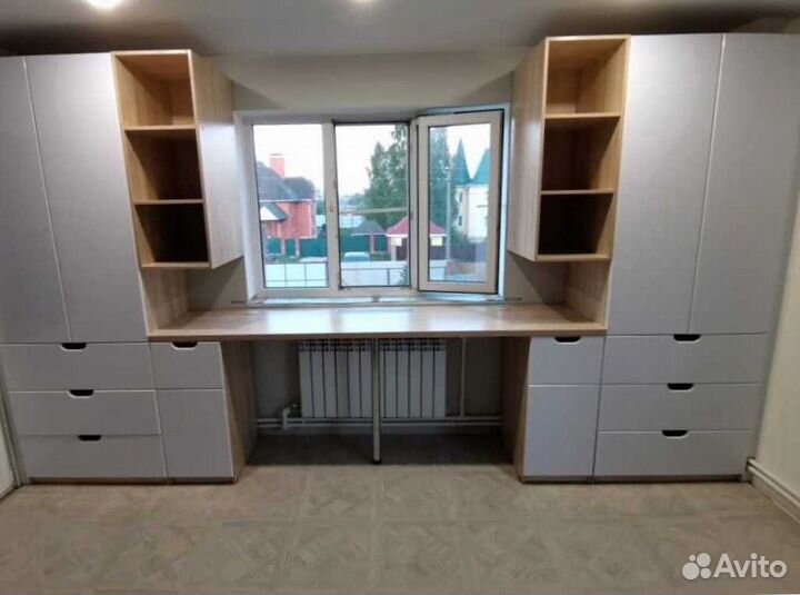 Рабочая зона у окна