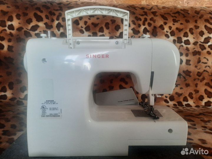 Швейная электрическая машинка singer 2263
