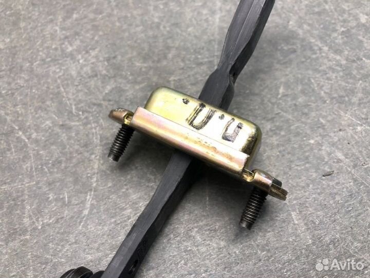 Ограничитель двери передний правый Ford Focus DNW