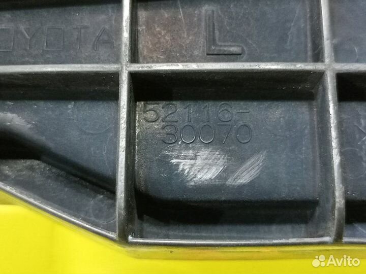 Крепление бампера переднее левое Lexus Gs430