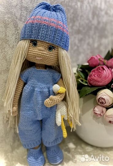 Вязанная кукла ручной работы