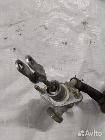 Nissan Almera N16 Цилиндр сцепления главный