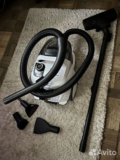 Пылесос Bosch BGC21HYG1