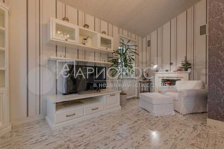 Коттедж 284 м² на участке 7,5 сот.