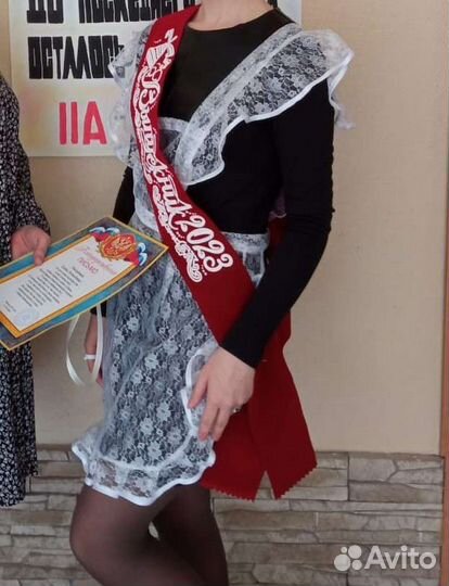 Белый школьный фартук