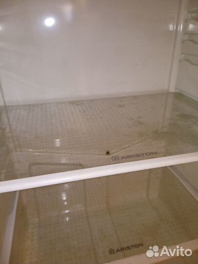 Ящики и полки холодильника аристон