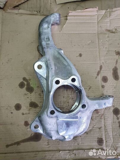 Кулак передний правый Cadillac Escalade 5 L87 6.2L