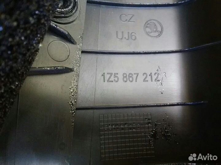 Обшивка двери задней правой Octavia (A5 1Z)