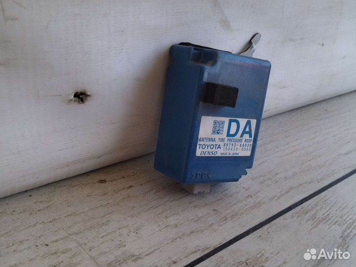 Lexus LX 570 Блок антенны