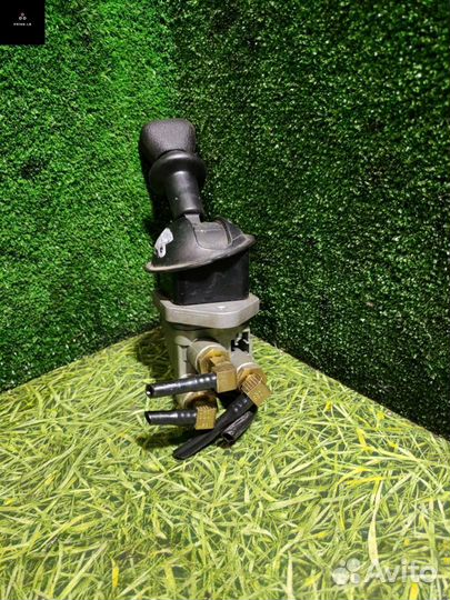 Кран ручного тормоза (ручник) DAF XF 105 2009