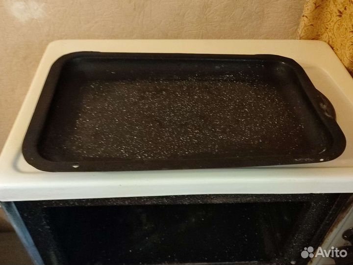 Печь электрическая с духовкой и поддоном. Рабочая