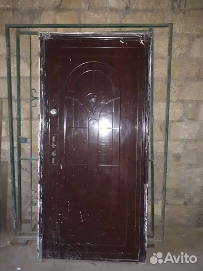 Дверь входная б/у китайская 1 шт