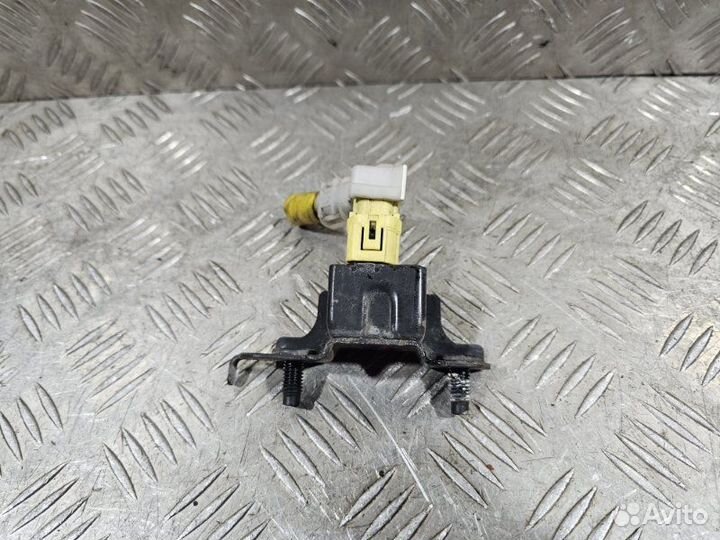 Датчик удара левый Subaru Forester SG