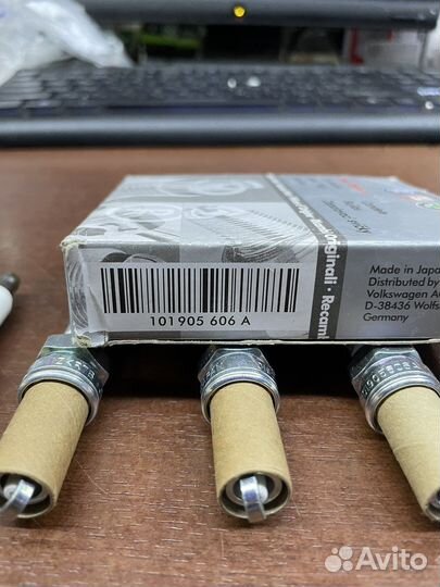 Свеча зажигания VAG 101905606A