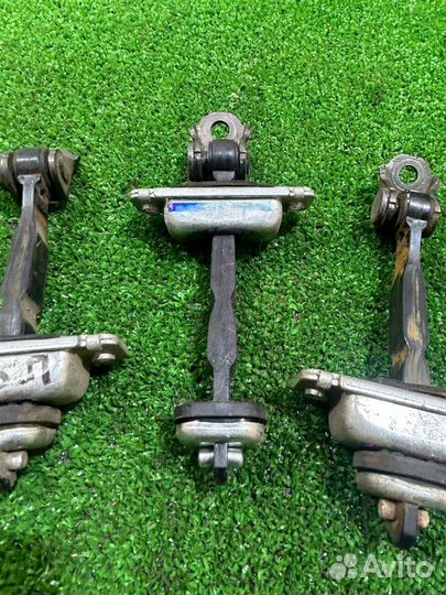 Ограничитель двери Ravon R2 M300 B12D2 2016