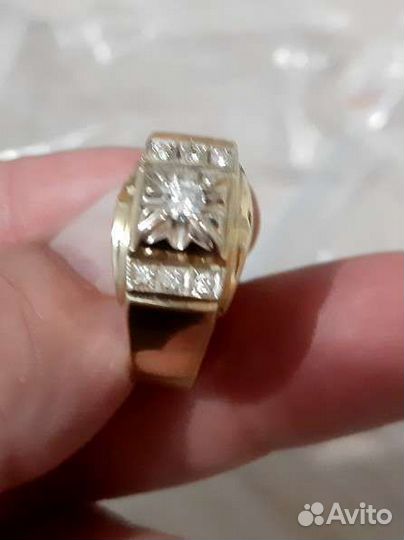 Мужская золотая печатка с бриллиантом