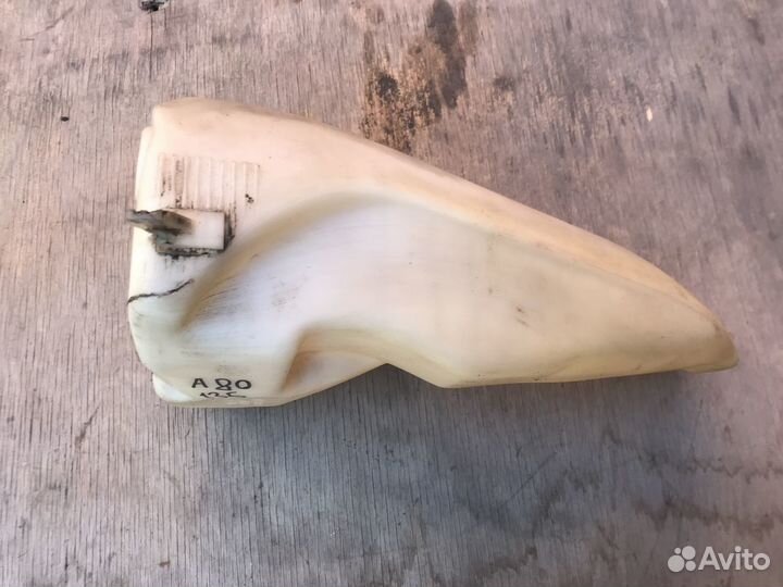 Бачок омывателя лобового стекла Audi 80/90 B3