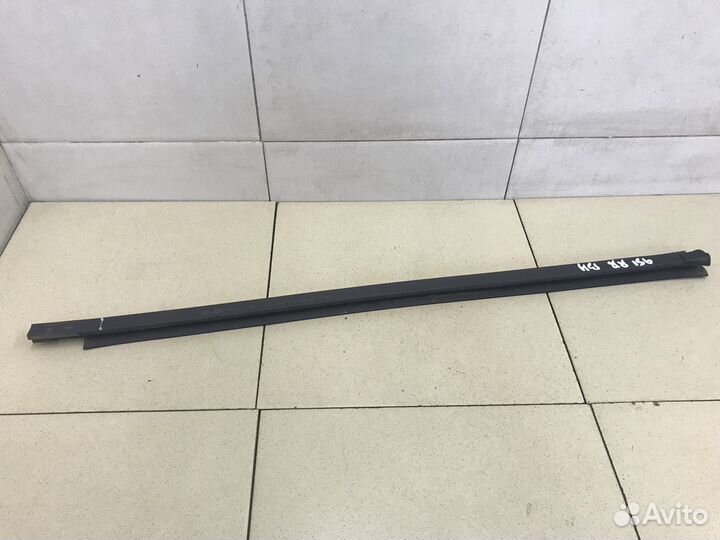 Накладка стекла заднего правого Sportage 2016