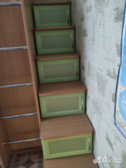 Детский гарнитур бу:стол, шкаф, кровать