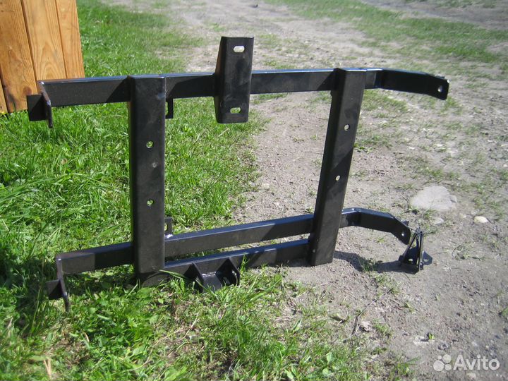 Подрамник на автомобиль нива