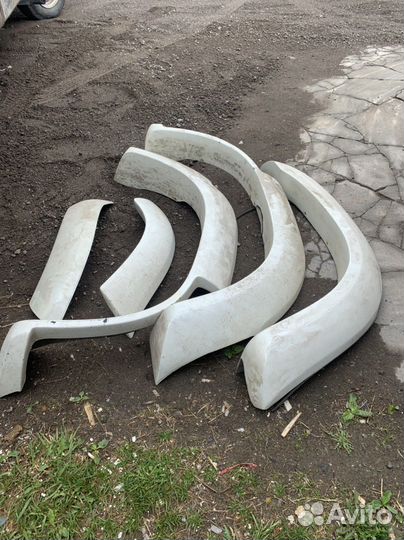 Продам комплект фендеров Ниссан Сафари 61