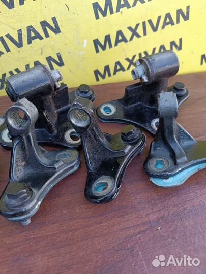 Петля двери Mercedes R-Class W251 3.0 OM642 2006