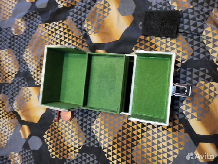 Бьются кейс для косметики