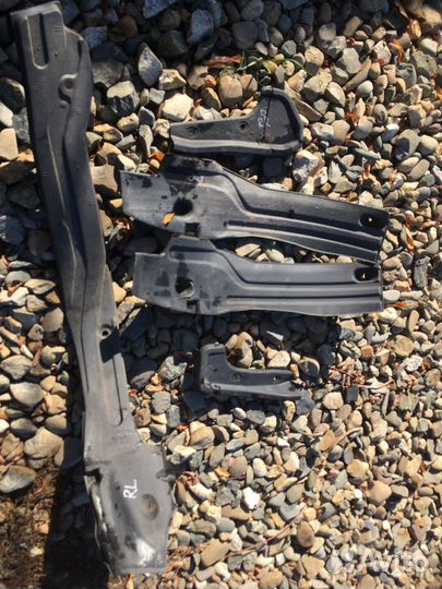 Брызговик подкрылок Toyota Noah 2002