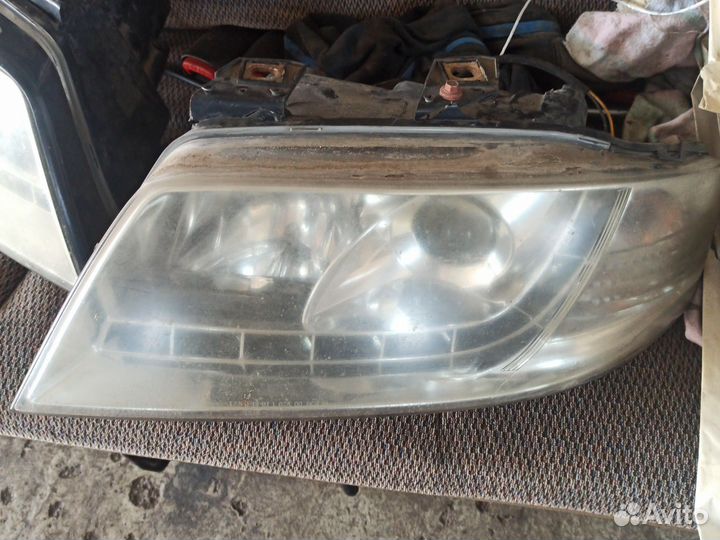 Фары на Ауди а 6 с5