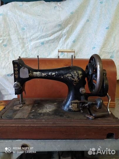 Старинная швейная машинка зингер