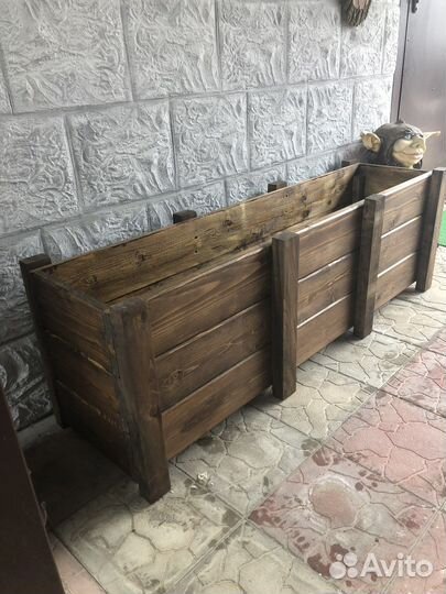 Напольное кашпо из дерева