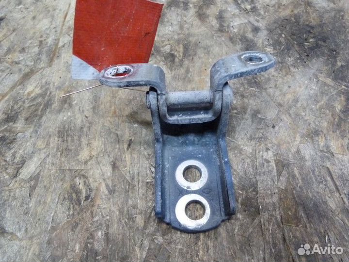 Петля двери передней левой нижняя Nissan Almera (G