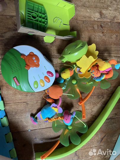 Мобиль на кроватку tiny love остров