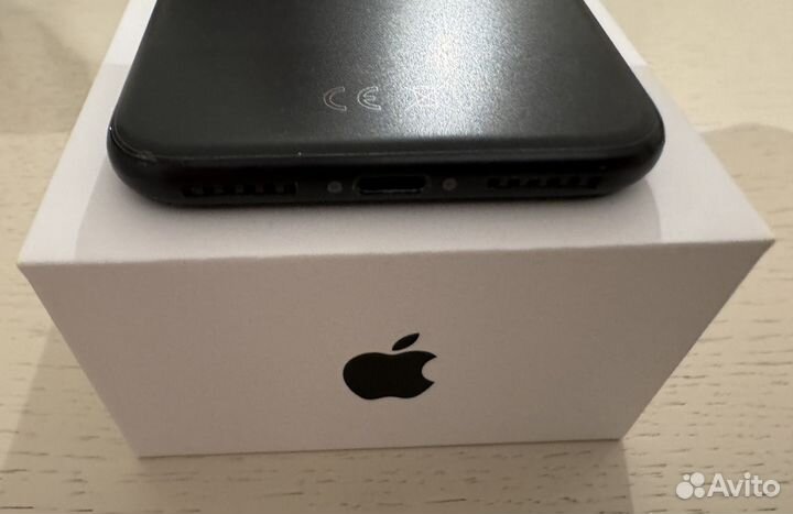 iPhone SE, 128 ГБ
