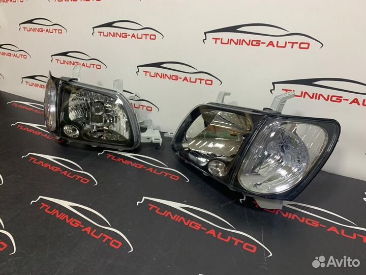 Фары для Toyota Town Ace Noah/Lite Ace Noah 1998-2001 (рестайлинг)