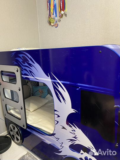 Двухъярусная кровать машина Мерседес