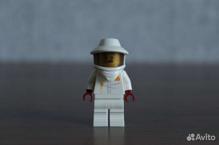 Lego минифигурка 21 серия Пасечник
