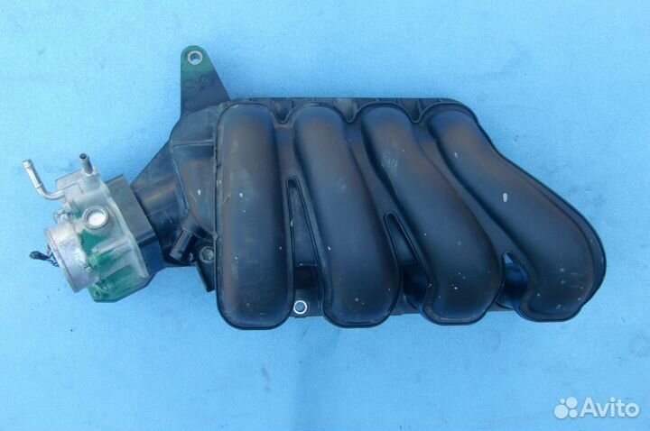 Toyota Avensis II 2003-2008г коллектор впускной