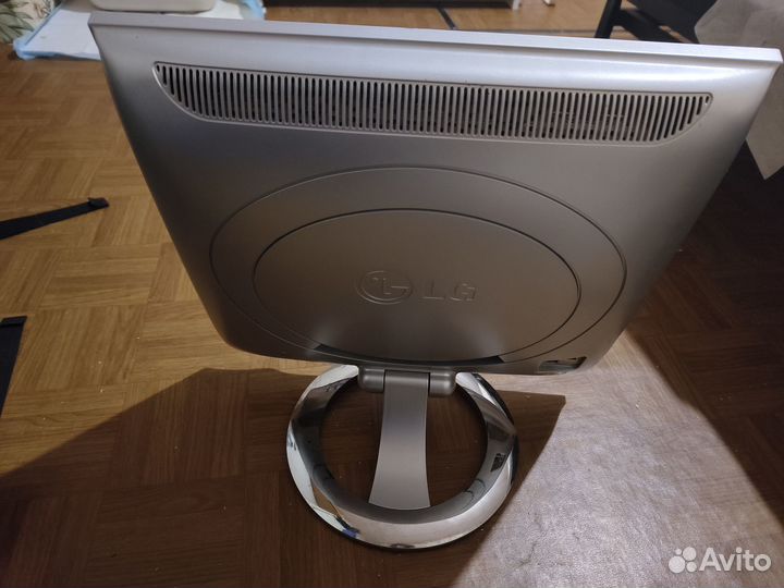 Монитор LG Flatron L1720B